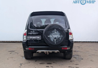 Подержанный автомобиль Mitsubishi Pajero 2006 года (6 фото)
