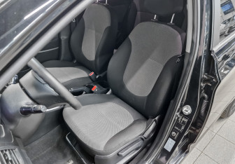 Подержанный автомобиль Hyundai Solaris Hatchback 2014 года (21 фото)