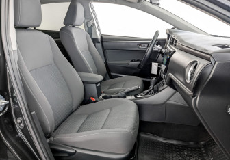 Подержанный автомобиль Toyota Corolla Sedan 2018 года (23 фото)