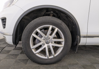 Подержанный автомобиль Volkswagen Touareg 2016 года (12 фото)