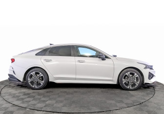 Подержанный автомобиль Kia K5 2021 года (4 фото)