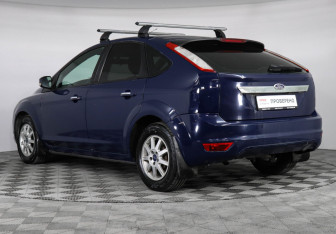 Подержанный автомобиль Ford Focus Hatchback 2008 года (7 фото)