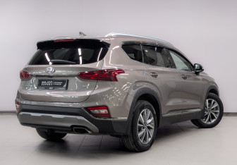Подержанный автомобиль Hyundai Santa Fe 2020 года (5 фото)
