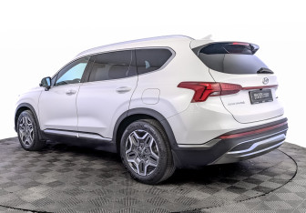 Подержанный автомобиль Hyundai Santa Fe 2022 года (7 фото)