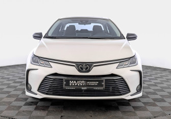 Подержанный автомобиль Toyota Corolla Sedan 2022 года (2 фото)