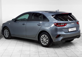 Подержанный автомобиль Kia Ceed Hatchback 2022 года (6 фото)