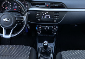 Подержанный автомобиль Kia Rio Sedan 2018 года (13 фото)