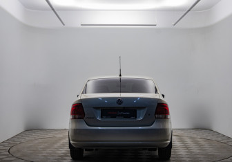 Подержанный автомобиль Volkswagen Polo Sedan 2013 года (6 фото)
