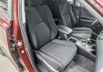 Подержанный автомобиль Toyota RAV4 2015 года (22 фото)