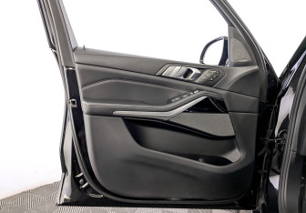 Подержанный автомобиль BMW X7 2020 года (19 фото)