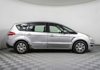 Подержанный автомобиль Ford S-MAX 2010 года (4 фото)