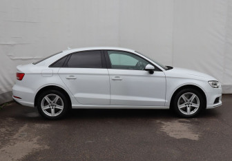 Подержанный автомобиль Audi A3 Sedan 2018 года (7 фото)