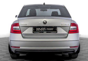 Подержанный автомобиль Skoda Octavia Liftback 2019 года (6 фото)