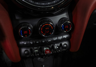 Подержанный автомобиль MINI Hatch 2020 года (15 фото)