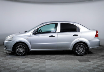 Подержанный автомобиль Chevrolet Aveo Sedan 2010 года (8 фото)