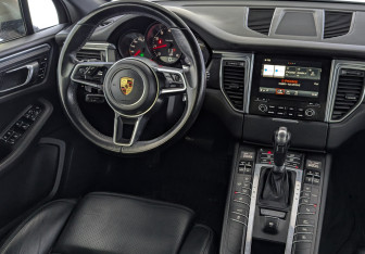 Подержанный автомобиль Porsche Macan 2016 года (30 фото)