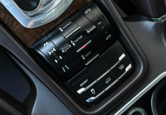 Подержанный автомобиль Porsche Cayenne 2012 года (15 фото)