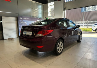 Подержанный автомобиль Hyundai Solaris Sedan 2012 года (4 фото)
