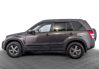 Подержанный автомобиль Suzuki Grand Vitara 2012 года (8 фото)