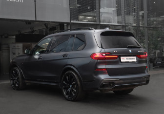 Подержанный автомобиль BMW X7 2020 года (7 фото)