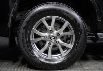 Подержанный автомобиль Toyota Land Cruiser Suv 2008 года (26 фото)