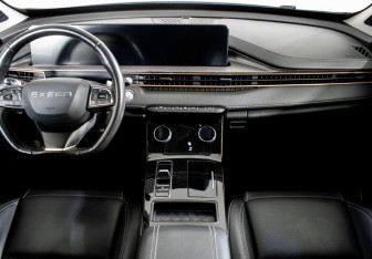 Подержанный автомобиль Exeed LX 2022 года (12 фото)
