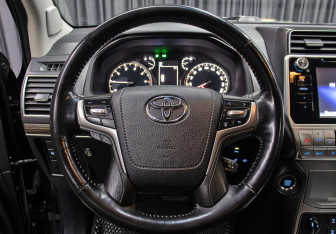 Подержанный автомобиль Toyota Land Cruiser Prado 2020 года (17 фото)