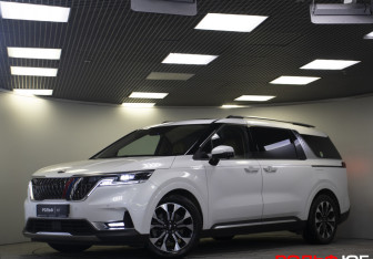 Подержанный автомобиль Kia Carnival 2020 года (31 фото)
