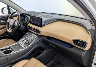 Подержанный автомобиль Hyundai Santa Fe 2022 года (11 фото)