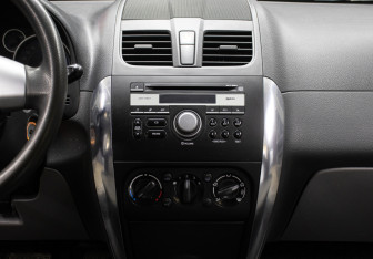 Подержанный автомобиль Suzuki SX4 Hatchback 2014 года (15 фото)