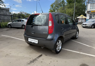Подержанный автомобиль Mitsubishi Colt Hatchback 2007 года (5 фото)