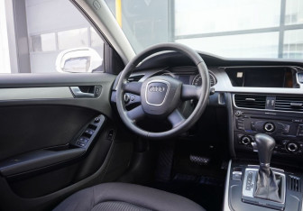 Подержанный автомобиль Audi A4 Sedan 2009 года (13 фото)