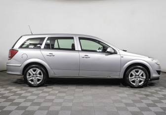 Подержанный автомобиль Opel Astra Wagon 2014 года (4 фото)