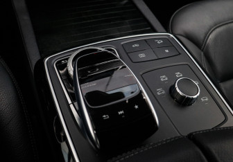 Подержанный автомобиль Mercedes-Benz GLE 2017 года (29 фото)