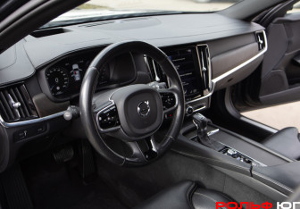 Подержанный автомобиль Volvo V90 Cross Country 2017 года (10 фото)