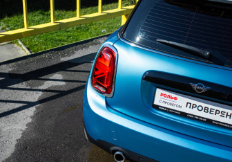 Подержанный автомобиль MINI Hatch 2018 года (14 фото)