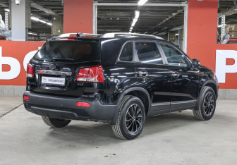 Подержанный автомобиль Kia Sorento 2010 года (5 фото)