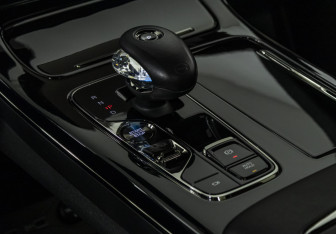 Подержанный автомобиль GAC M8 2023 года (19 фото)