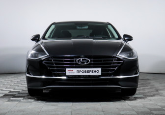 Подержанный автомобиль Hyundai Sonata 2020 года (2 фото)