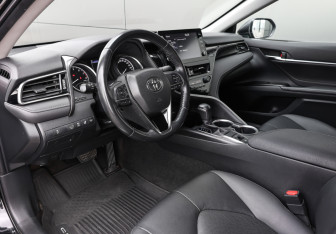 Подержанный автомобиль Toyota Camry Sedan 2021 года (17 фото)