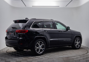 Подержанный автомобиль Jeep Grand Cherokee 2019 года (5 фото)