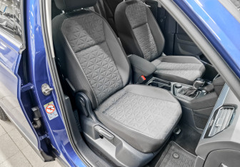 Подержанный автомобиль Volkswagen Tiguan 2021 года (22 фото)