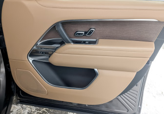 Подержанный автомобиль Land Rover Range Rover 2023 года (25 фото)