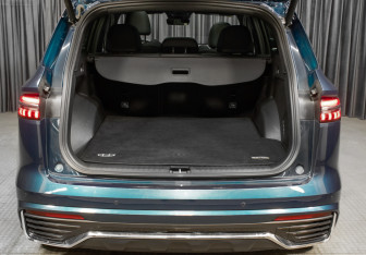 Подержанный автомобиль Geely Monjaro 2023 года (10 фото)