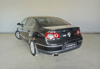 Подержанный автомобиль Volkswagen Passat Sedan 2008 года (4 фото)