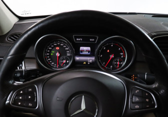 Подержанный автомобиль Mercedes-Benz GLE 2015 года (11 фото)