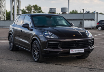 Подержанный автомобиль Porsche Cayenne 2019 года (4 фото)