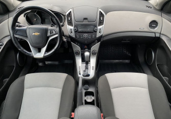 Подержанный автомобиль Chevrolet Cruze Sedan 2014 года (10 фото)