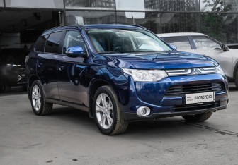 Подержанный автомобиль Mitsubishi Outlander 2014 года (3 фото)