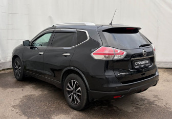 Подержанный автомобиль Nissan X-Trail 2015 года (6 фото)